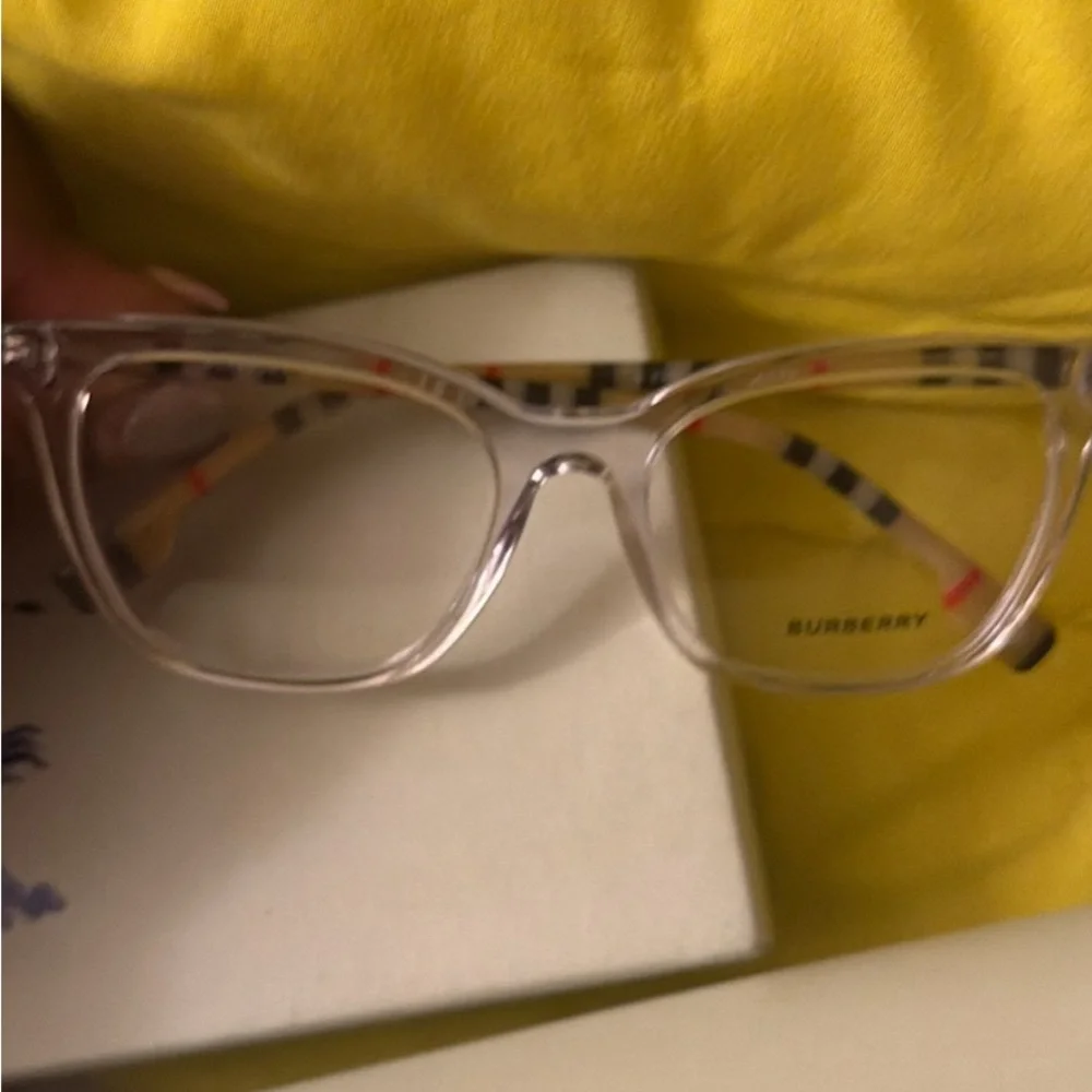 Burberry Bright Yellow Eyewear Case with Signature Logo - Picture 3 of 3